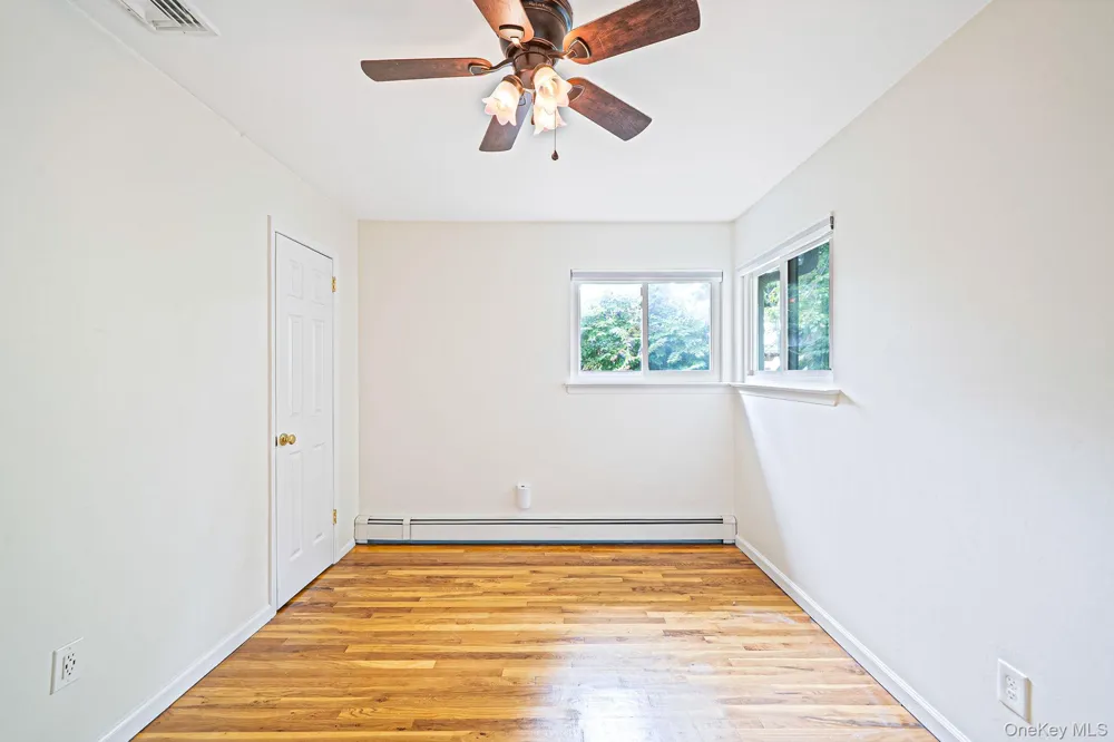 21 Pearsall Place Deer Park, NY 11729