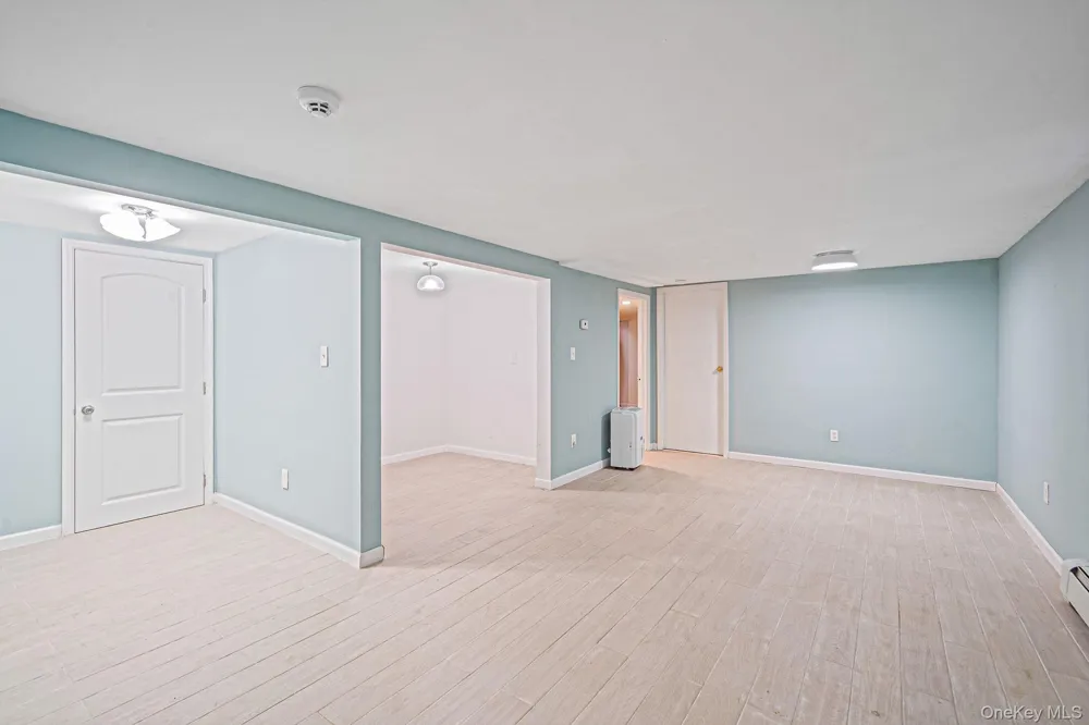 21 Pearsall Place Deer Park, NY 11729