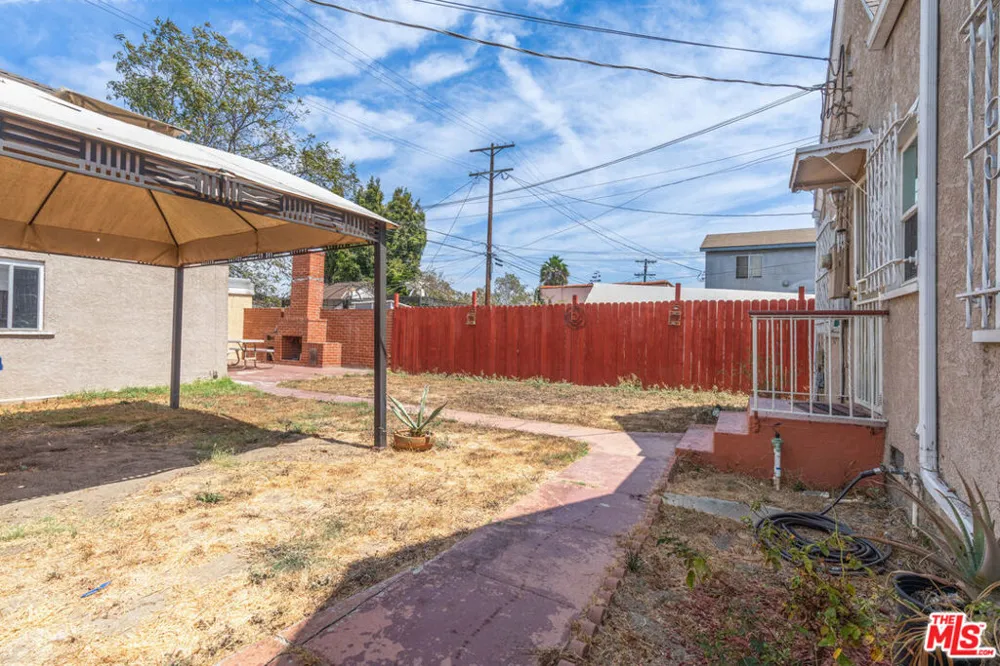 2059 W 78th Street Los Angeles, CA 90047