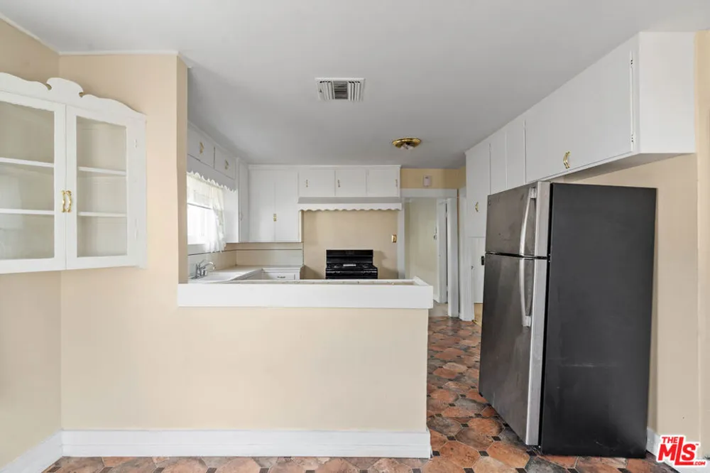 2059 W 78th Street Los Angeles, CA 90047