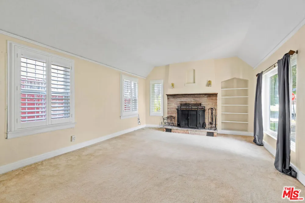 2059 W 78th Street Los Angeles, CA 90047