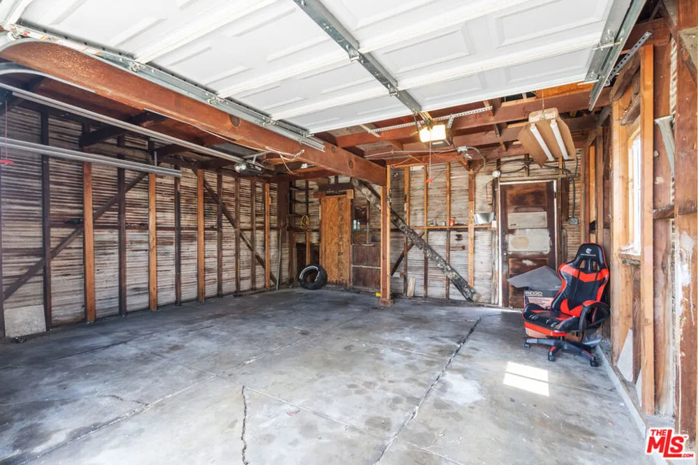 2059 W 78th Street Los Angeles, CA 90047