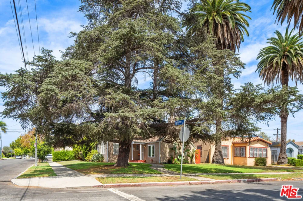 2059 W 78th Street Los Angeles, CA 90047