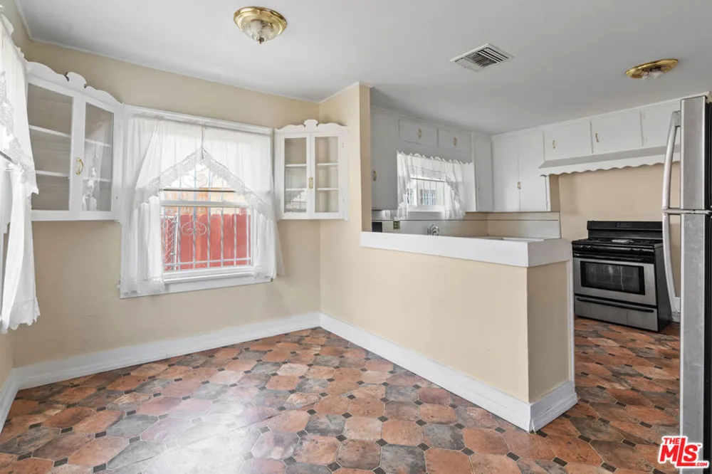 2059 W 78th Street Los Angeles, CA 90047