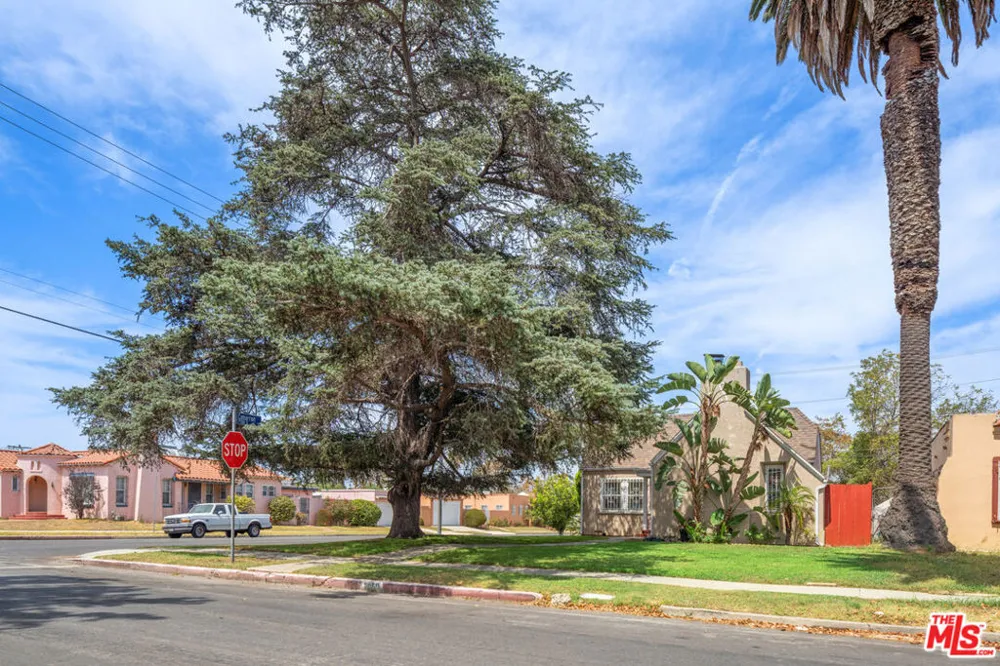 2059 W 78th Street Los Angeles, CA 90047
