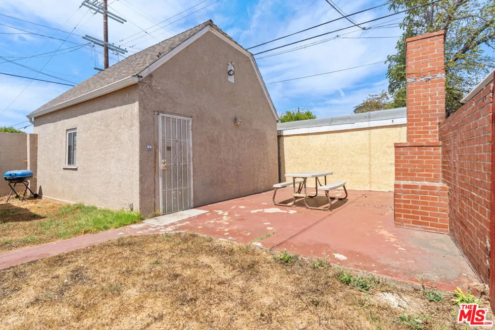 2059 W 78th Street Los Angeles, CA 90047