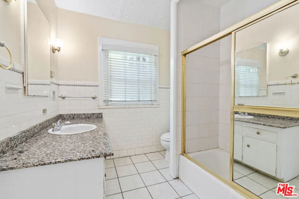 2059 W 78th Street Los Angeles, CA 90047