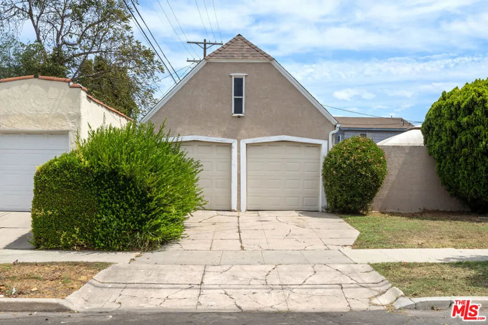 2059 W 78th Street Los Angeles, CA 90047