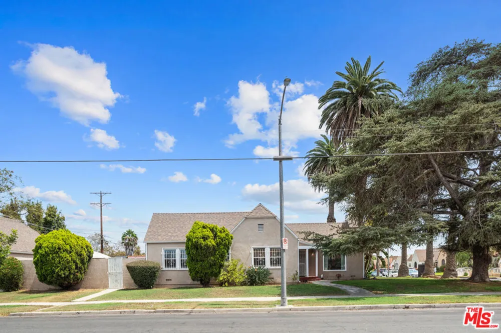 2059 W 78th Street Los Angeles, CA 90047