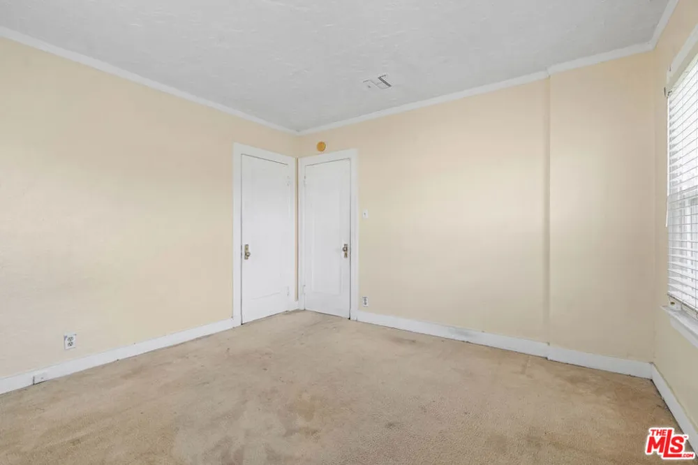 2059 W 78th Street Los Angeles, CA 90047