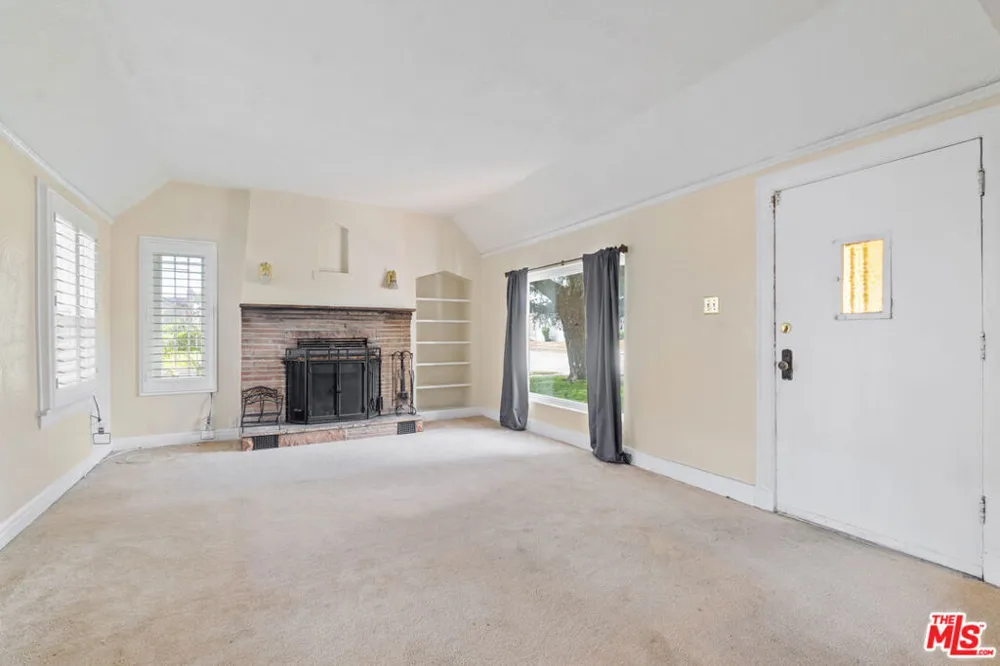 2059 W 78th Street Los Angeles, CA 90047