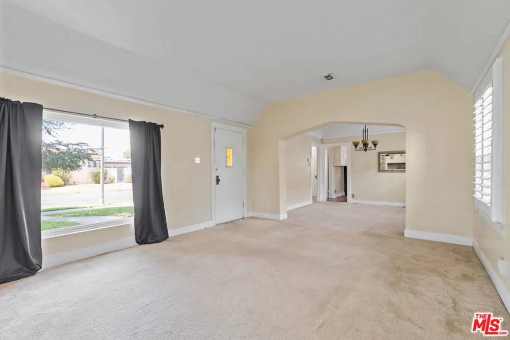 2059 W 78th Street Los Angeles, CA 90047