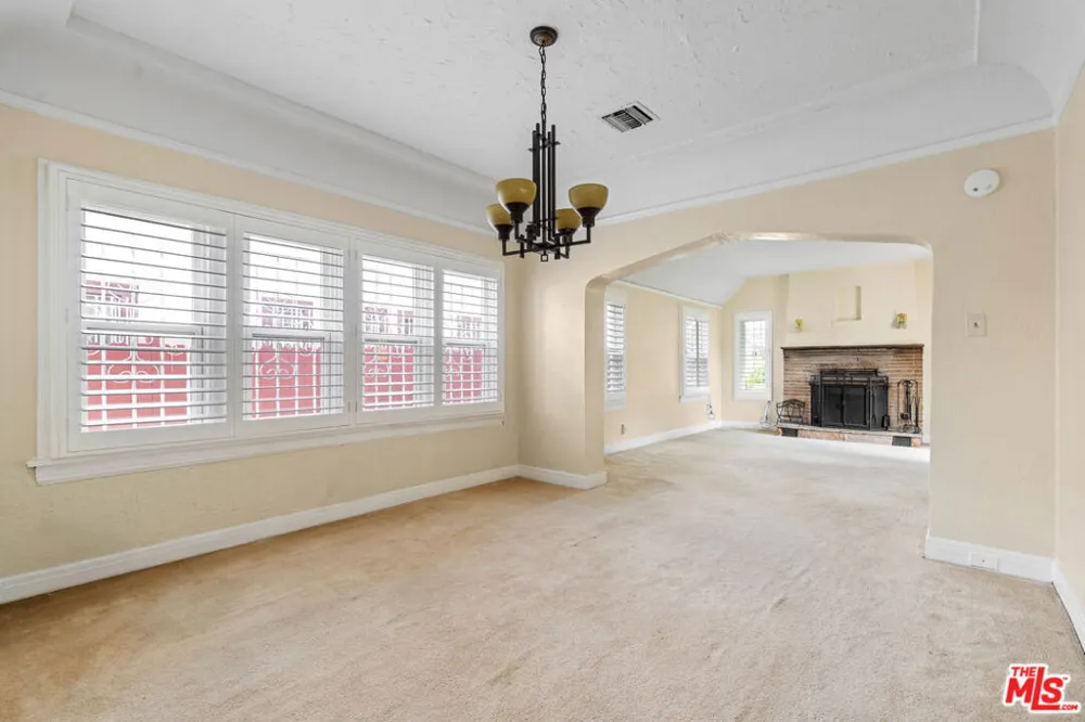 2059 W 78th Street Los Angeles, CA 90047