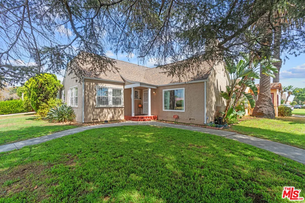 2059 W 78th Street Los Angeles, CA 90047