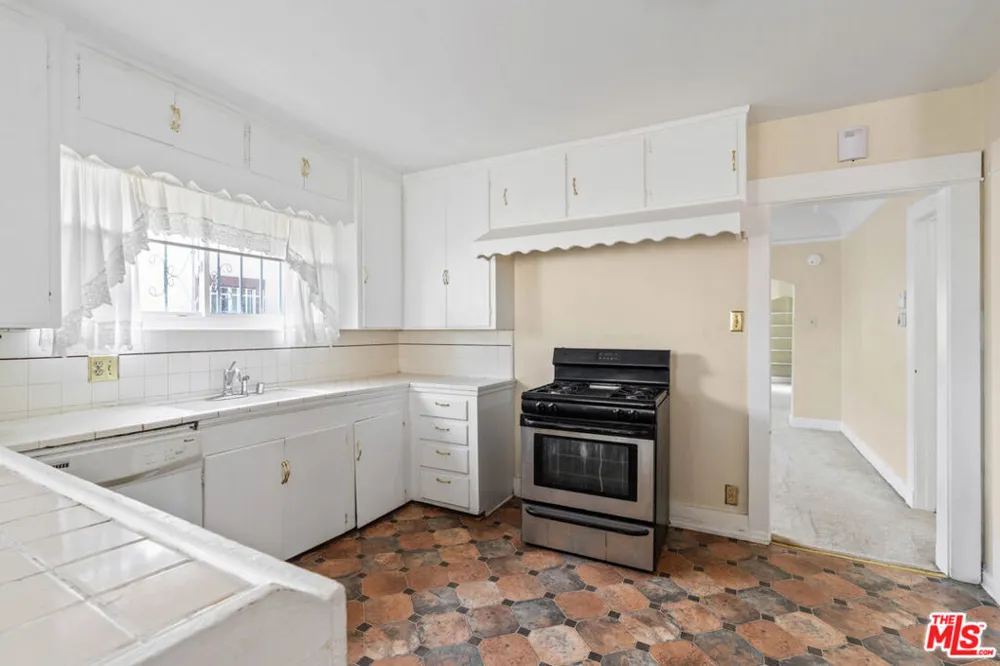 2059 W 78th Street Los Angeles, CA 90047