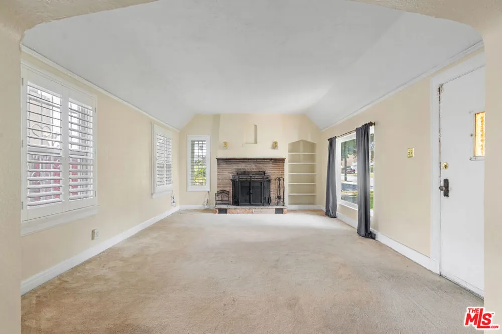 2059 W 78th Street Los Angeles, CA 90047