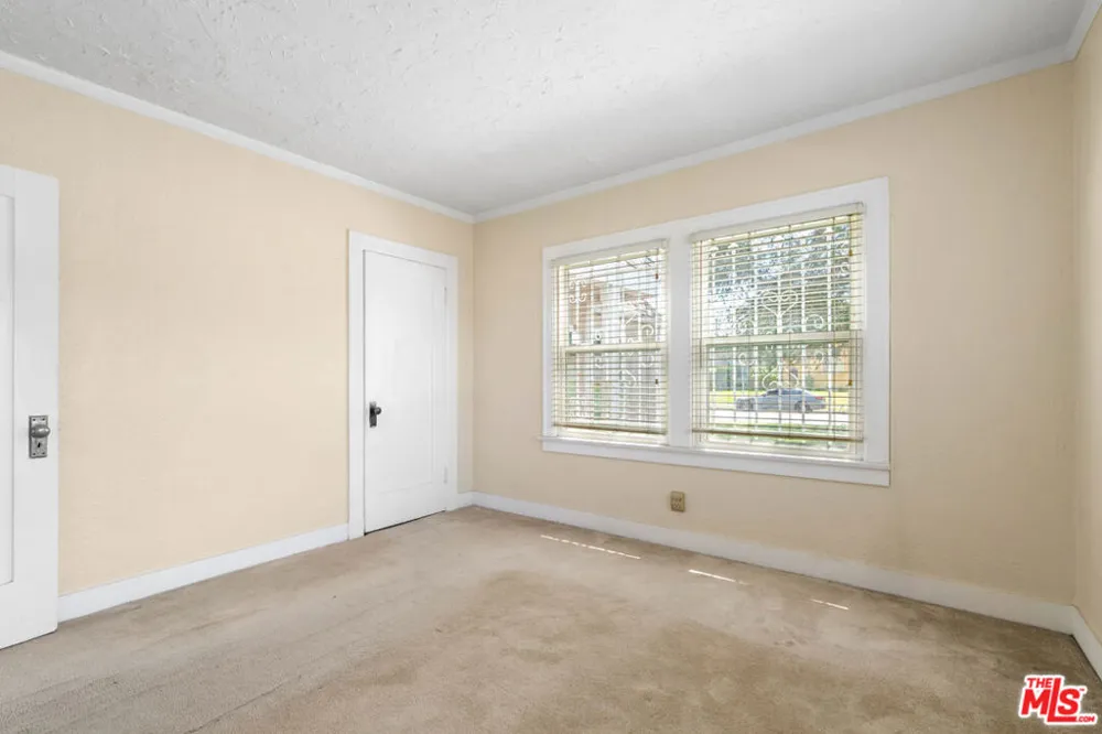 2059 W 78th Street Los Angeles, CA 90047