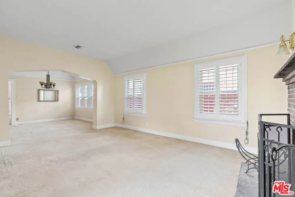 2059 W 78th Street Los Angeles, CA 90047