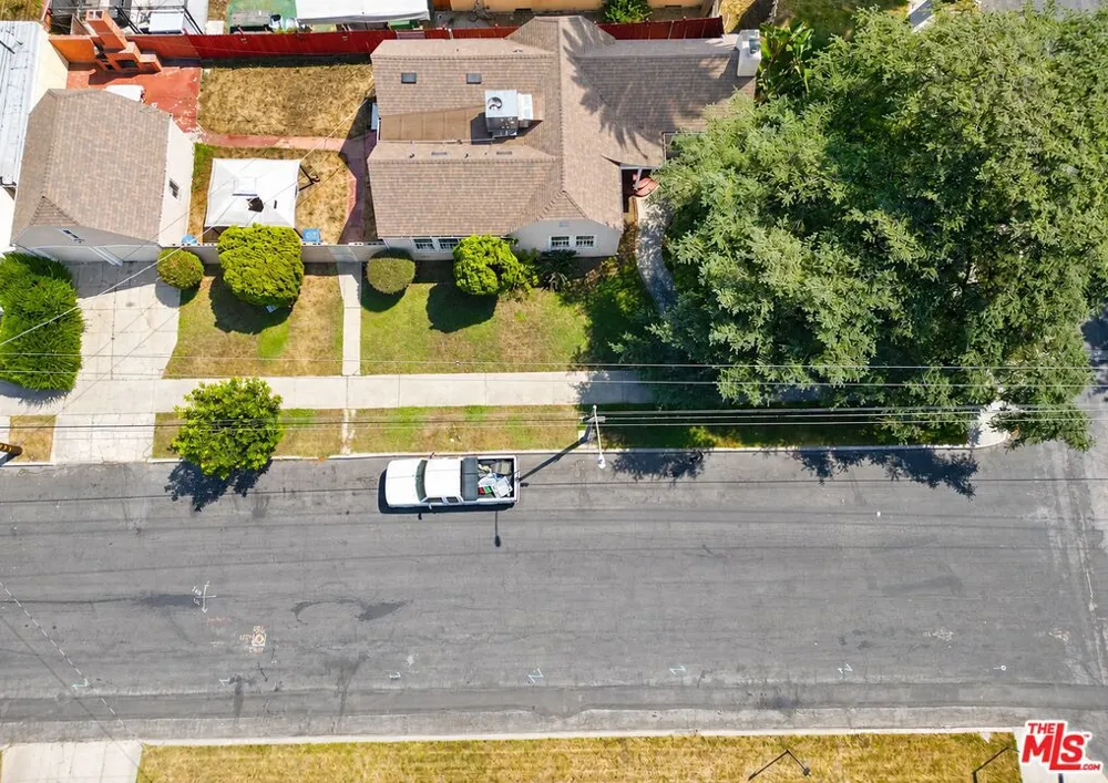 2059 W 78th Street Los Angeles, CA 90047