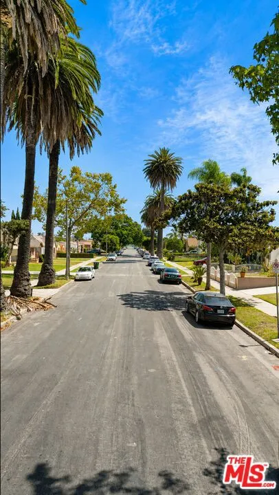 2059 W 78th Street Los Angeles, CA 90047