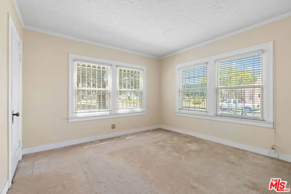 2059 W 78th Street Los Angeles, CA 90047