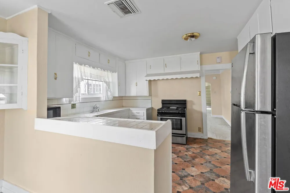 2059 W 78th Street Los Angeles, CA 90047
