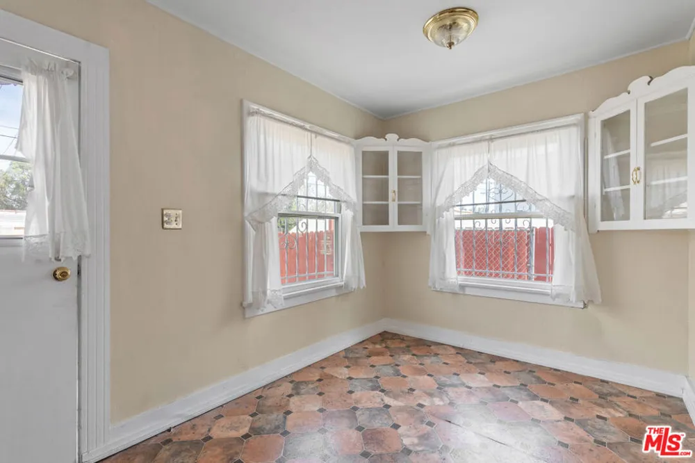 2059 W 78th Street Los Angeles, CA 90047