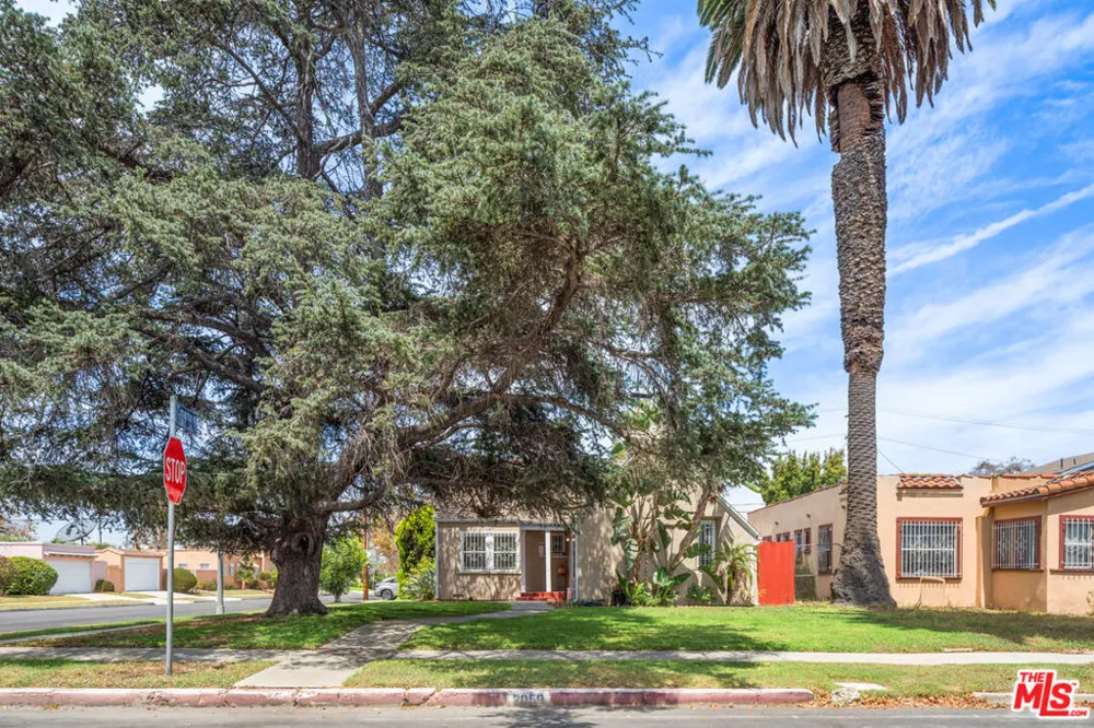 2059 W 78th Street Los Angeles, CA 90047