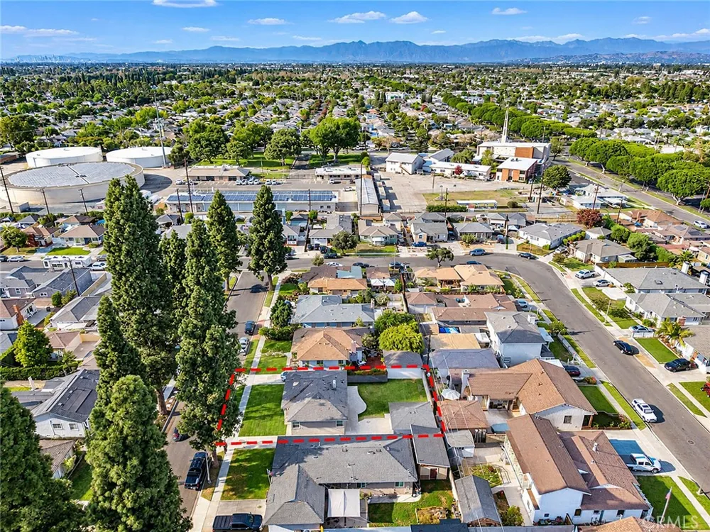 4548 Radnor Lakewood, CA 90713