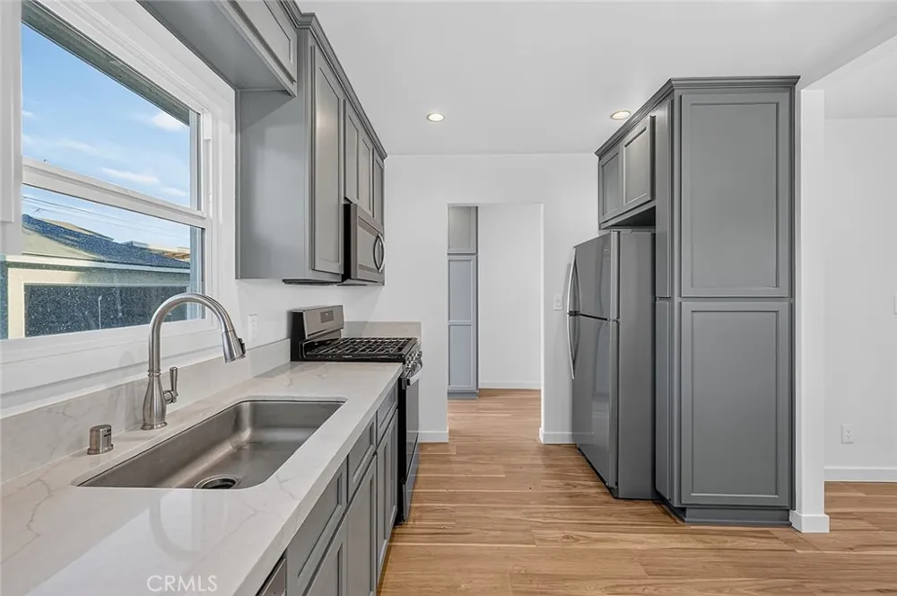 4548 Radnor Lakewood, CA 90713