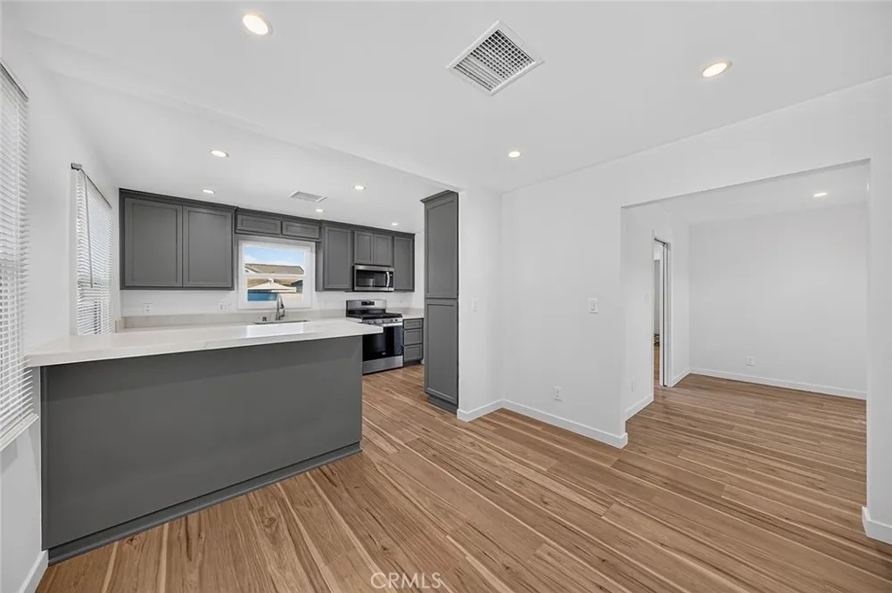 4548 Radnor Lakewood, CA 90713
