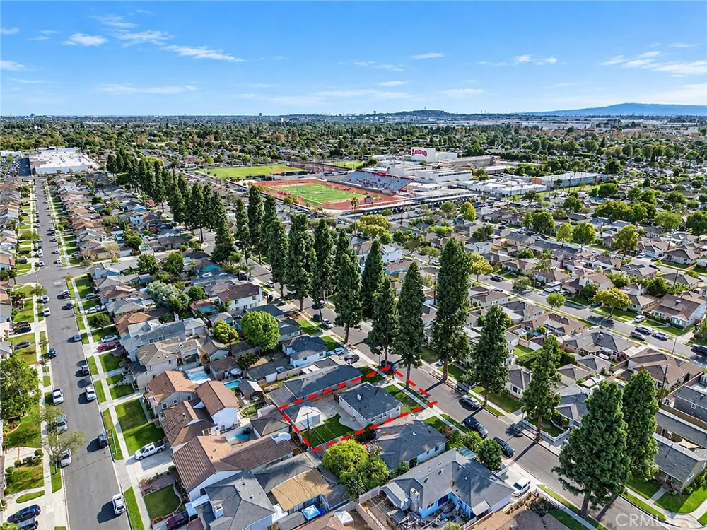 4548 Radnor Lakewood, CA 90713