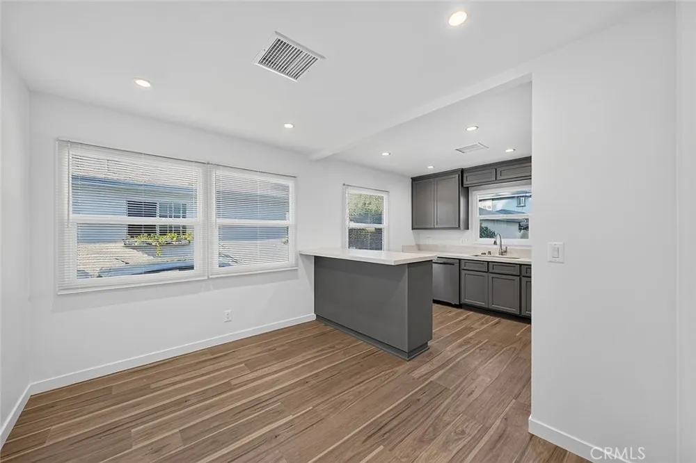 4548 Radnor Lakewood, CA 90713