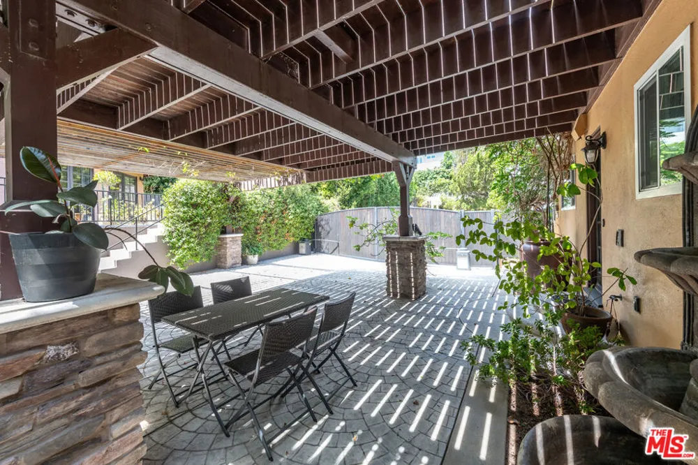 503 Greencraig Road Los Angeles, CA 90049
