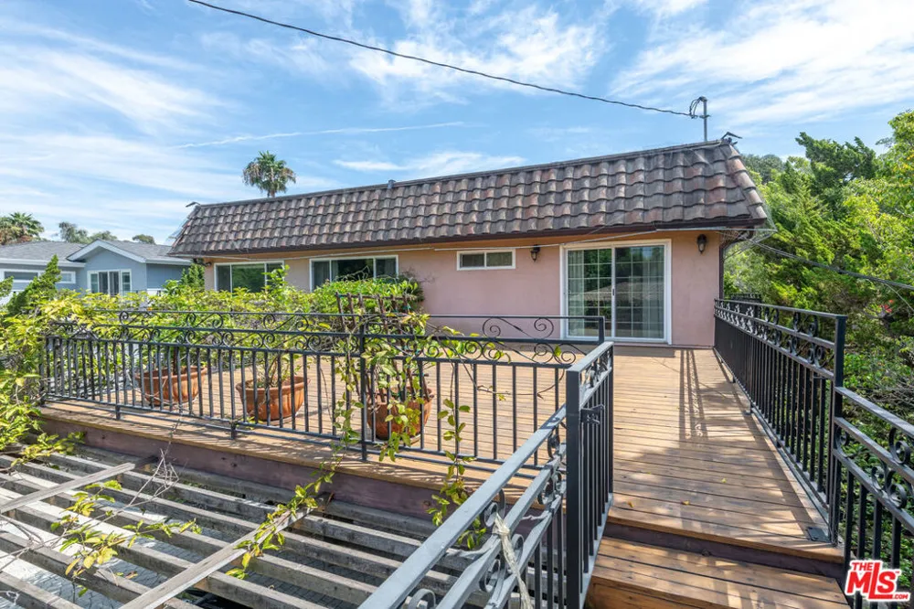 503 Greencraig Road Los Angeles, CA 90049