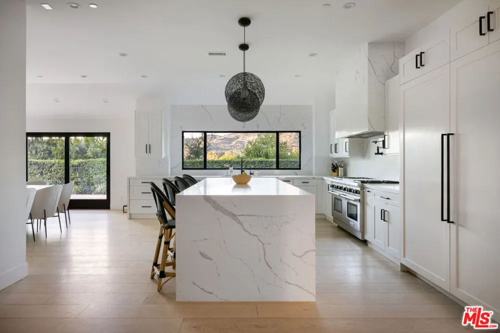 1396 Kingsboro Court Westlake Village, CA 91362