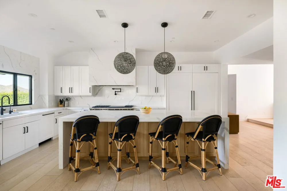 1396 Kingsboro Court Westlake Village, CA 91362