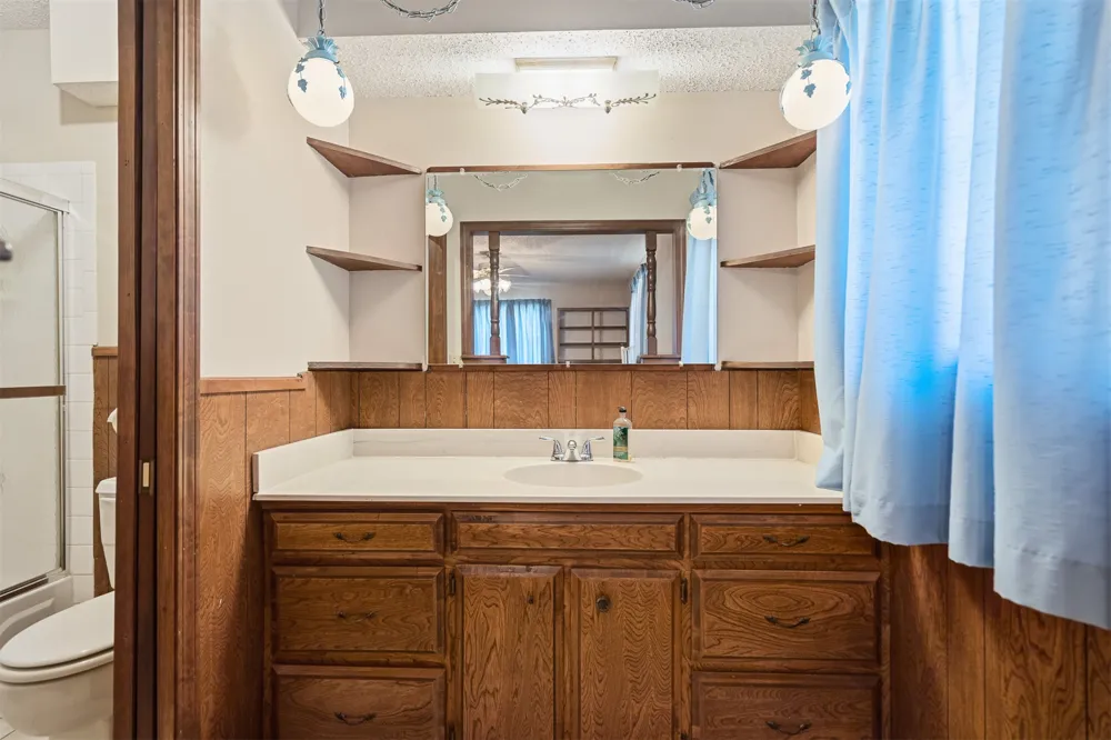 2011 W 1st Street Sulphur, OK 73086