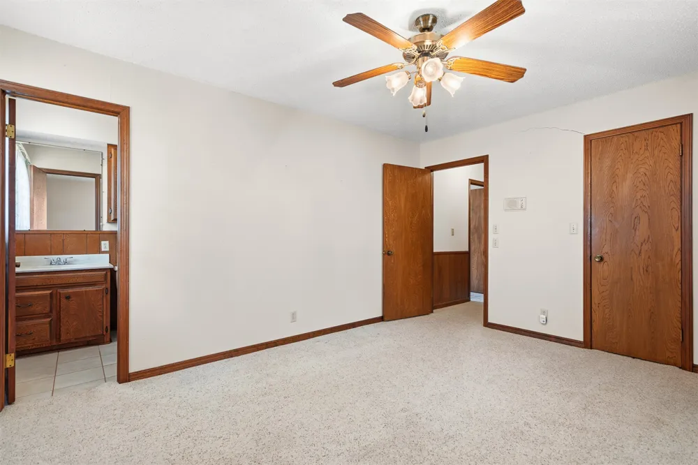 2011 W 1st Street Sulphur, OK 73086