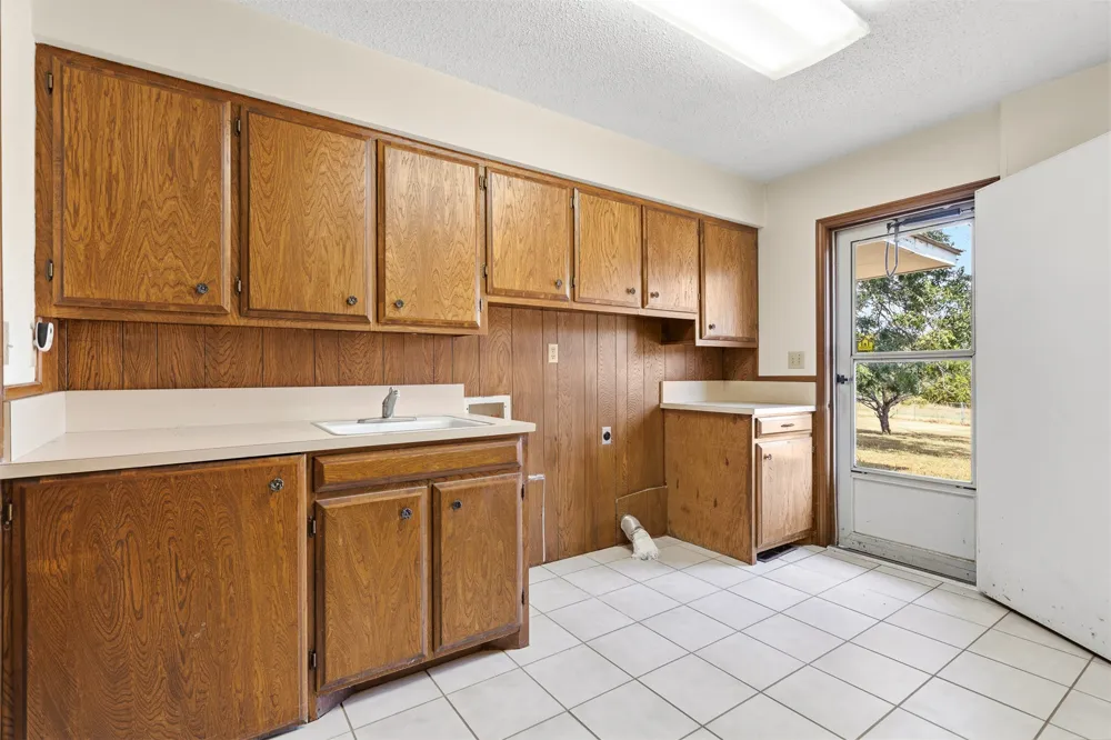 2011 W 1st Street Sulphur, OK 73086