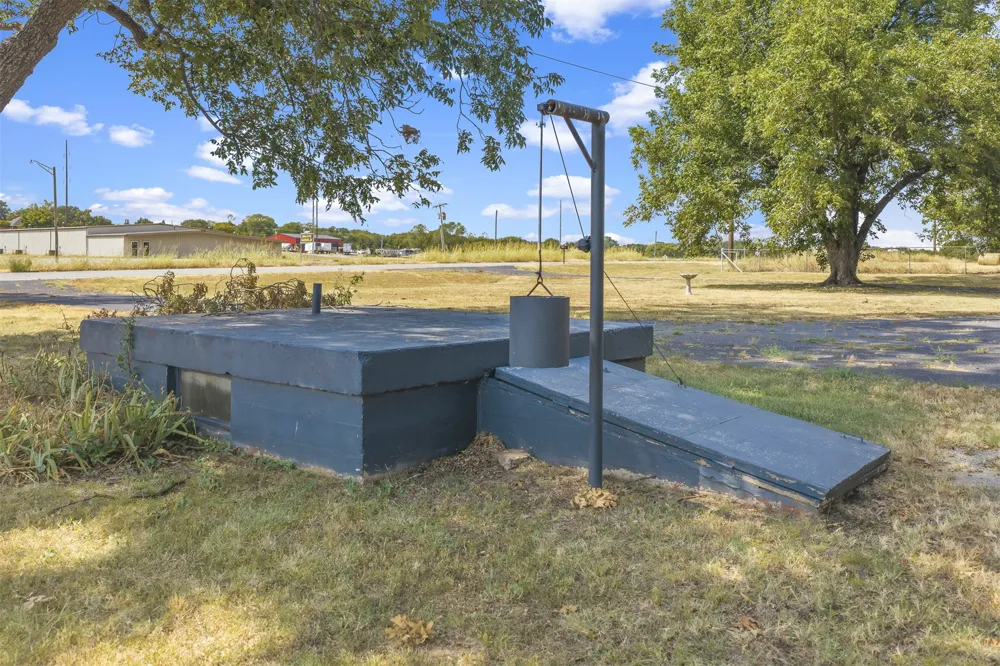 2011 W 1st Street Sulphur, OK 73086