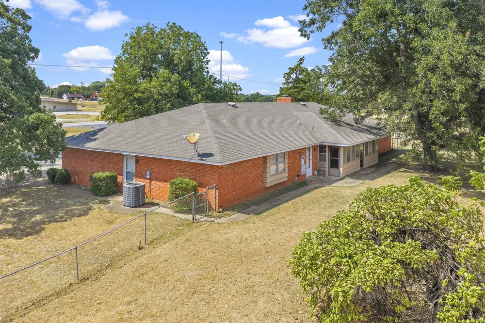 2011 W 1st Street Sulphur, OK 73086