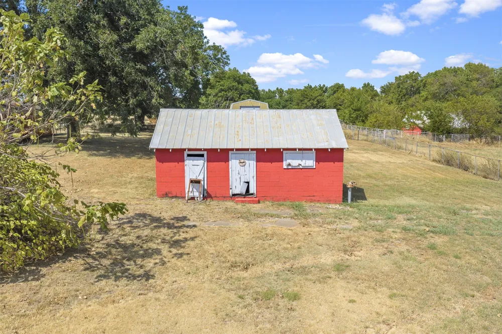 2011 W 1st Street Sulphur, OK 73086