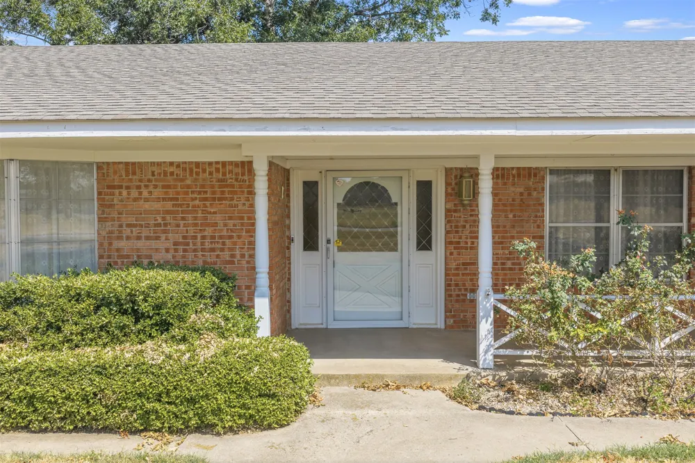 2011 W 1st Street Sulphur, OK 73086