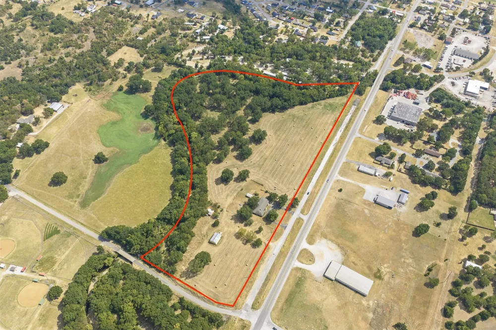 2011 W 1st Street Sulphur, OK 73086