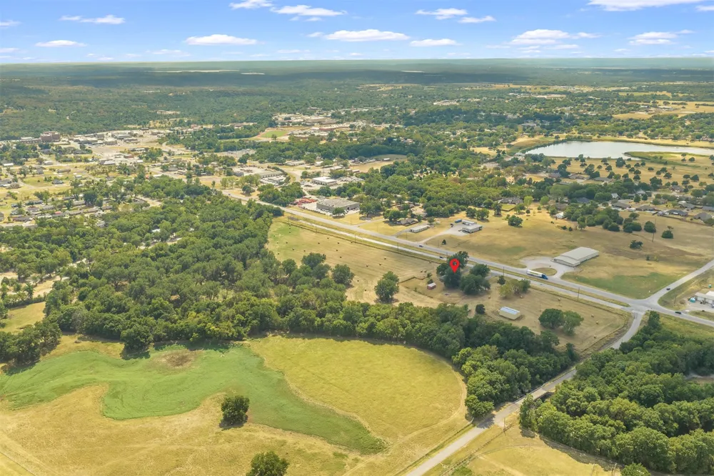 2011 W 1st Street Sulphur, OK 73086