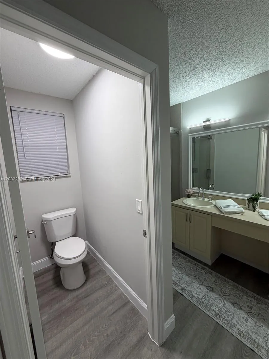 1246 NW 125th Ter Sunrise, FL 33323