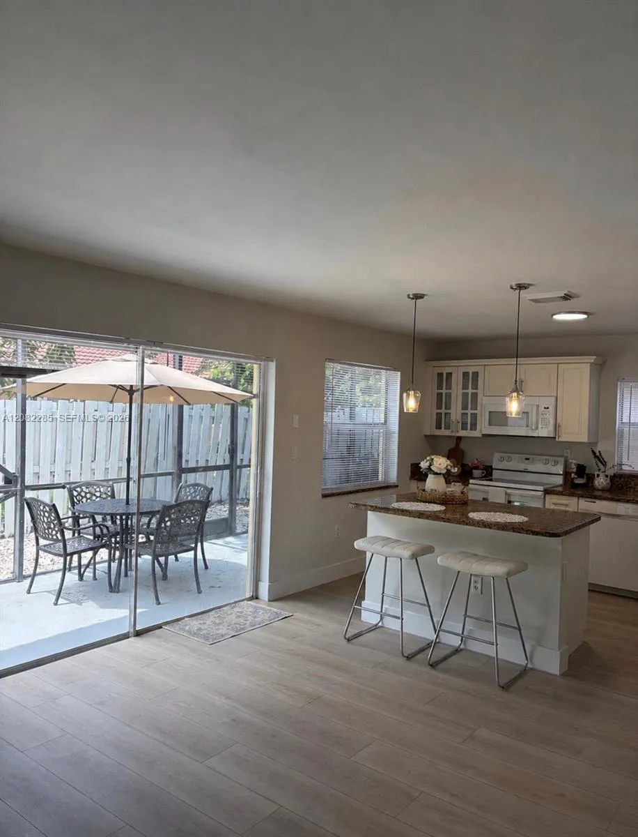 1246 NW 125th Ter Sunrise, FL 33323