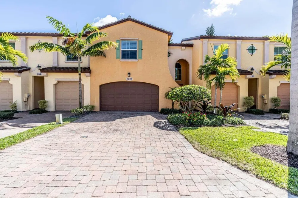 4628 MEDITERRANEAN CIRCLE Palm Beach Gardens, FL 33418