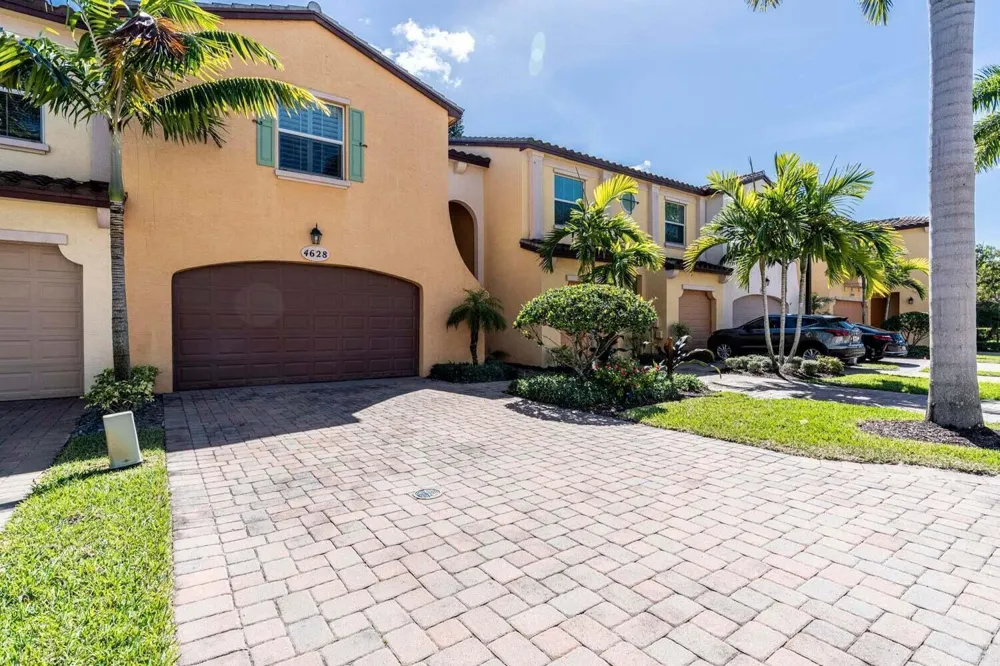 4628 MEDITERRANEAN CIRCLE Palm Beach Gardens, FL 33418